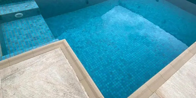 Piscina entregue pela Solaris Piscinas